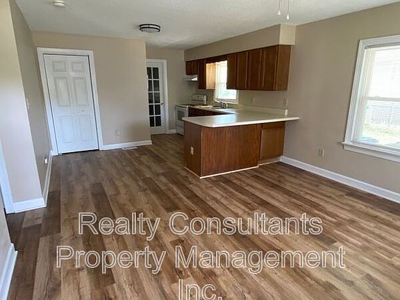 2nd image of 1408 Woodmere Dr