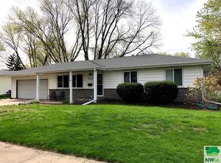 855 Eastgate Dr, Vermillion, SD 57069