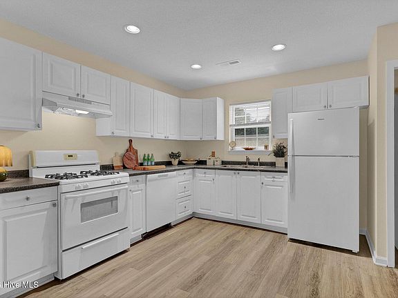 3rd image of 2133 Market Street