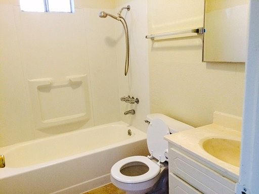 4th image of 1210 W 104th St APT A