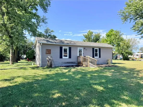 2307 Webster St, Trenton, MO 64683