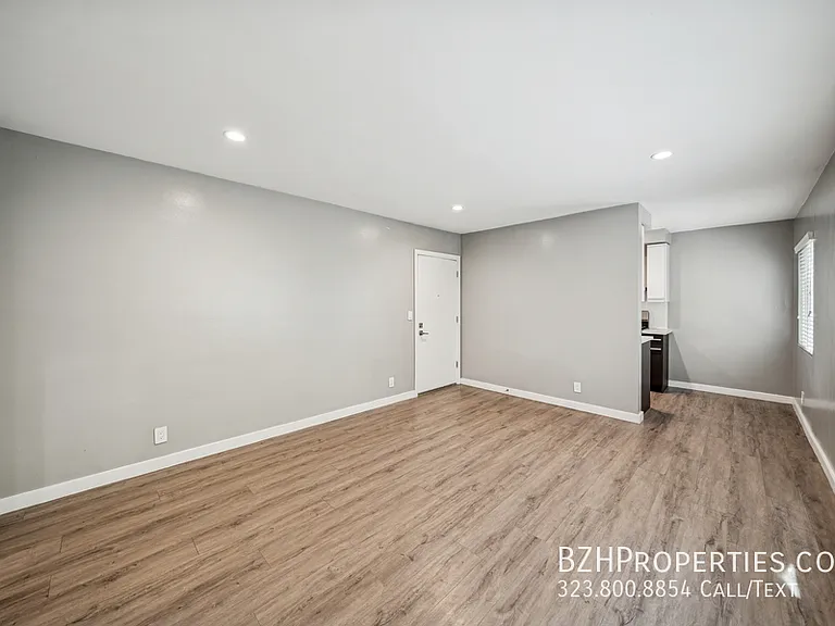 252 S New Hampshire Ave — Photo 3