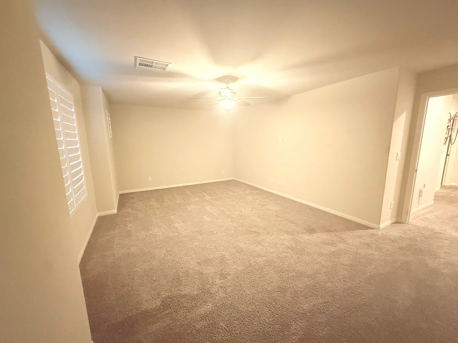 5 bed, 2.5 bath, 2643 sqft, $1,550 — Photo 1