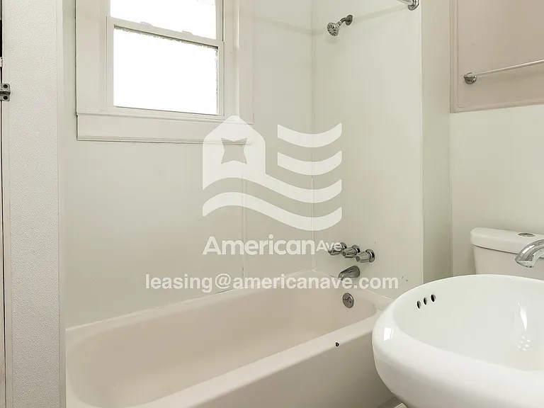 17631_013_bathroom_13664900.jpg