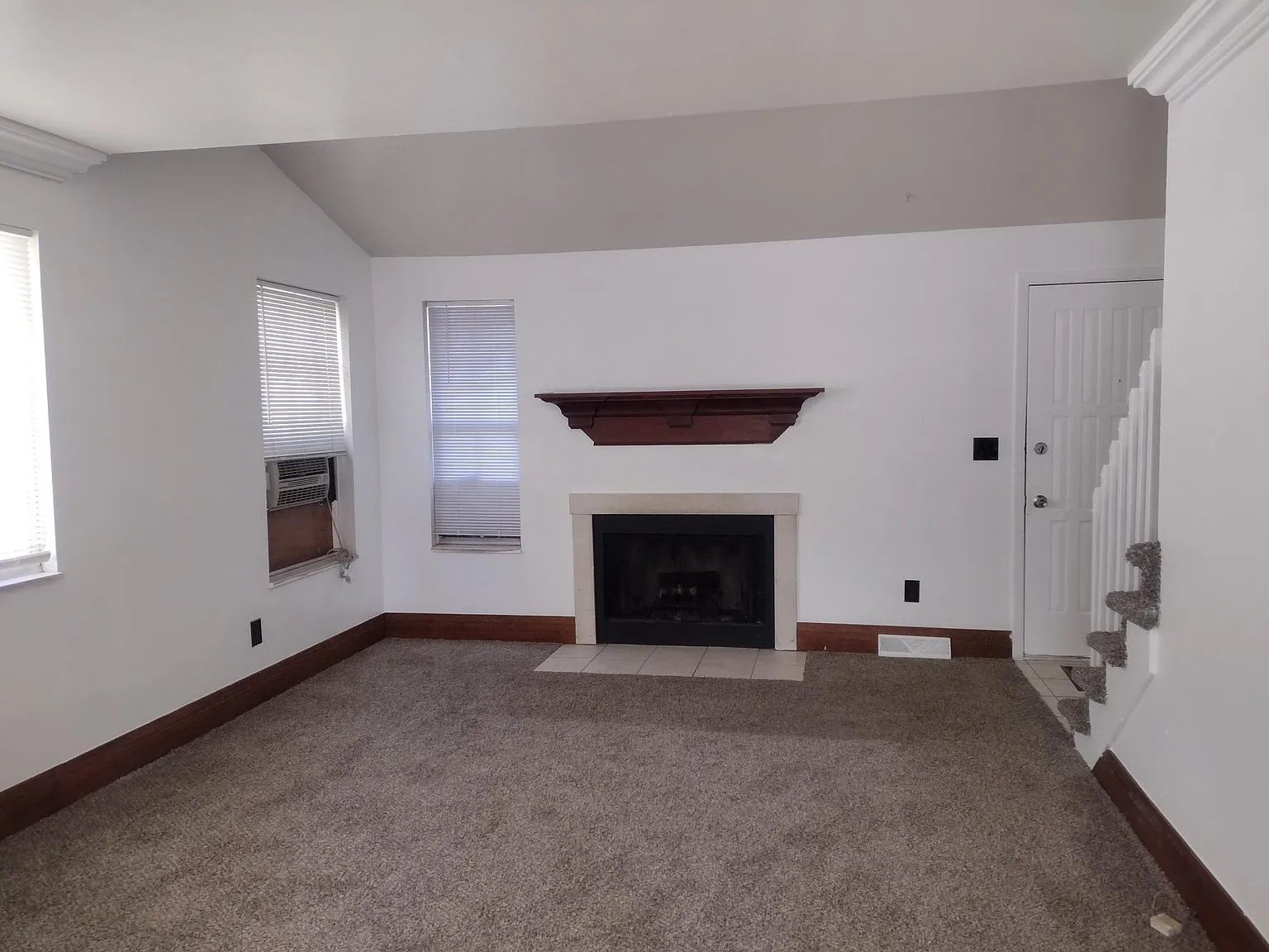 3 bed, 1.5 bath, 1400 sqft, $2,500 — Photo 1
