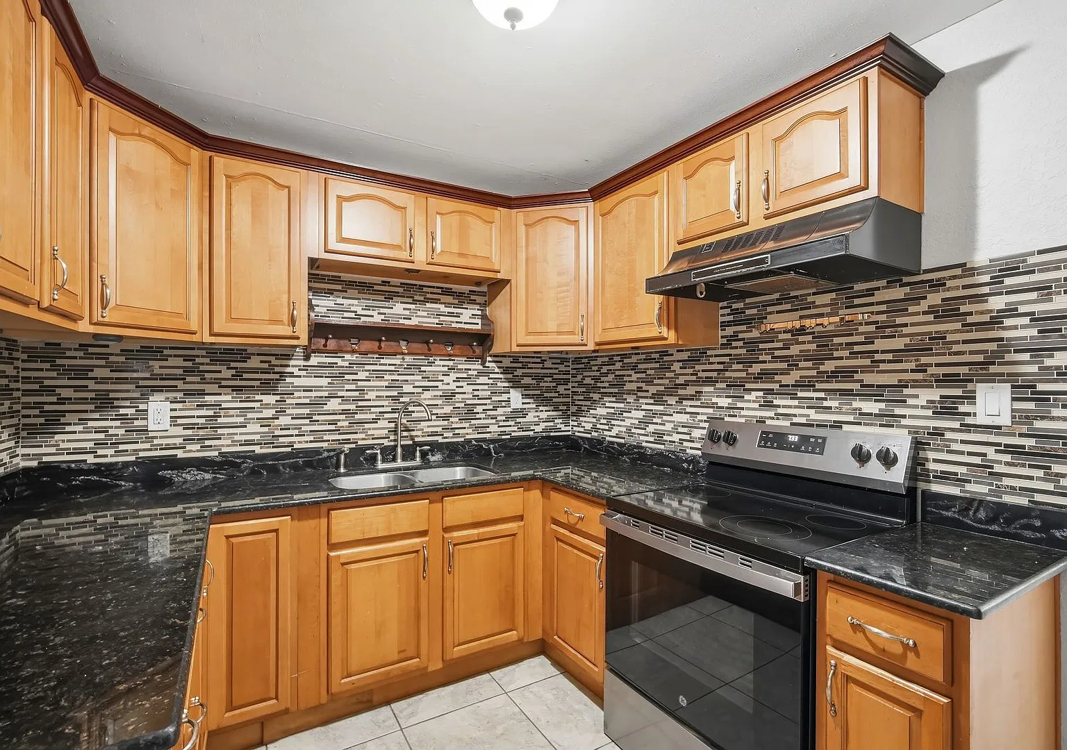 Newly renovated 4BDS 2BTH home with over 1200 Sqft Fenced Yard, Sec 8 OK — Photo 2