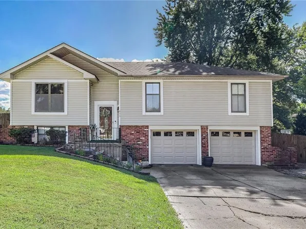 806 Englewood St, Lansing, KS 66043