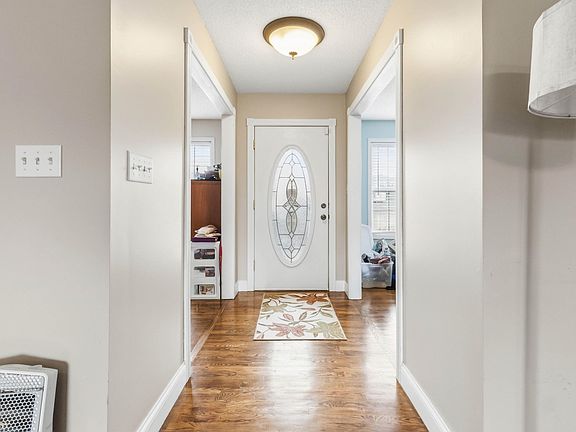 3rd image of 536 Ridge Hill Trl