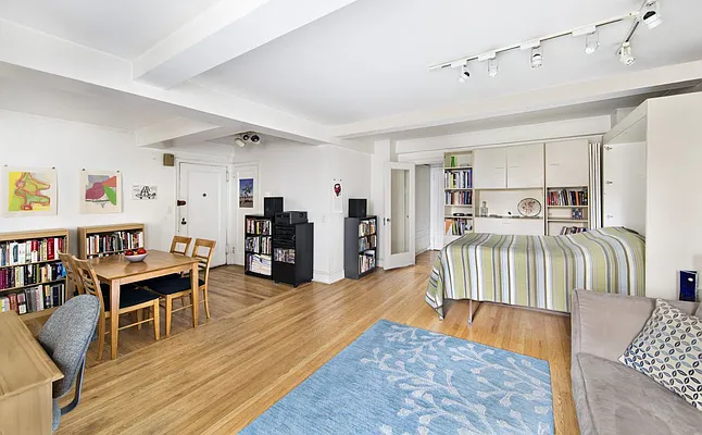 Sold by Patrick Quagliano, LREB | media 18