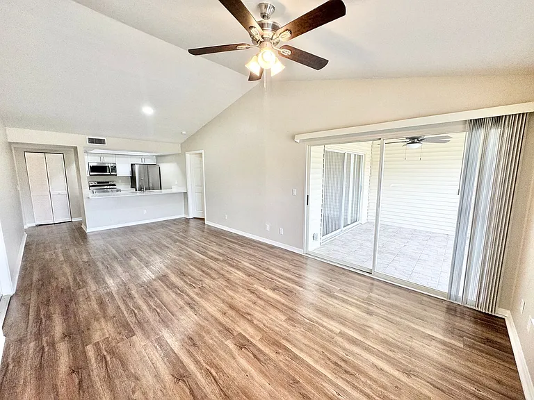 P (Lake Pointe Condo Rentals) — Photo 4