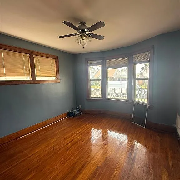 1058 Moy Ave — Photo 9