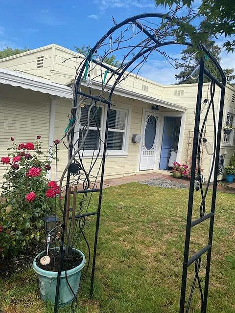 1109 Summer Ave photo 1