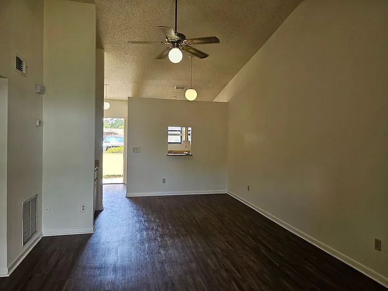 1343 Jefferson Ave #C — Photo 4