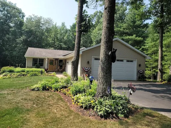 W6472 Woodhaven Cir, Wautoma, WI 54982
