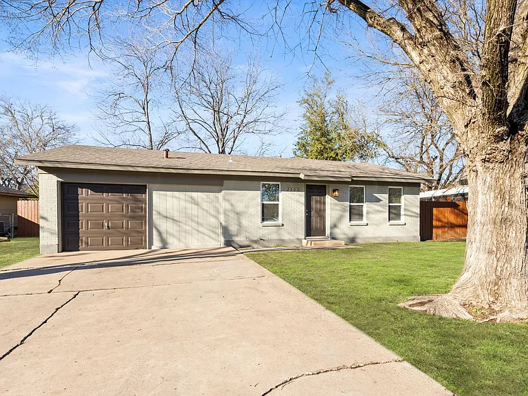 2302 Sorret Tree Ct — Photo 2