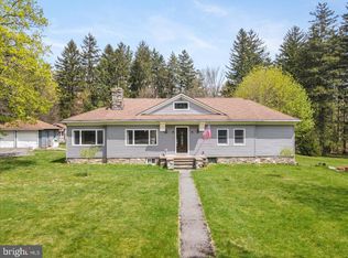 158 Carlton Rd, Mount Pocono, PA 18344