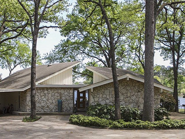 1st image of 1521 Oak Shore Dr