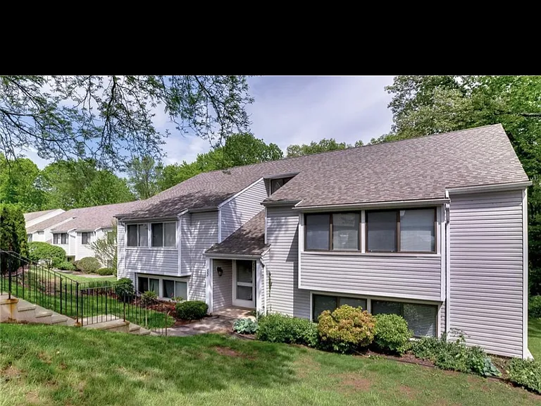 53 Brookwood Dr #B — Photo 2