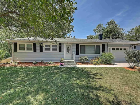 505 N Bush St, Reynolds, IL 61279