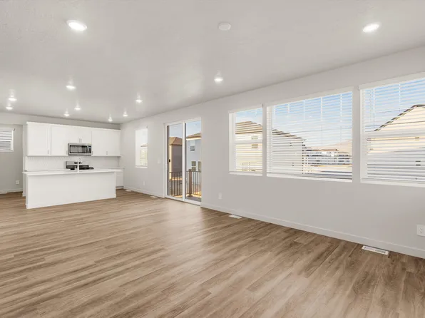 124 W Ebbets Fld, Tooele, UT 84074