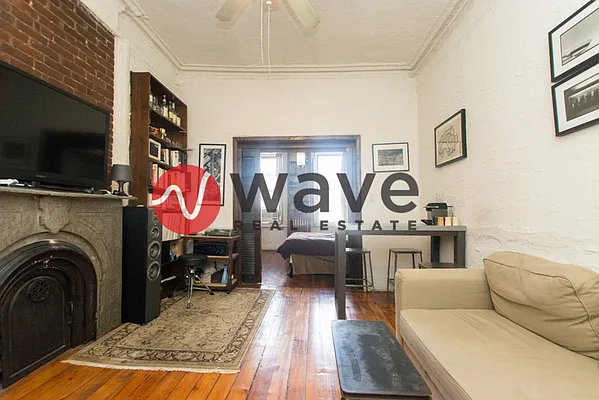 Rented by Wave Real Estate Group | media 65