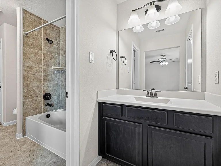 2931 Oakdale Landing Ct — Photo 32