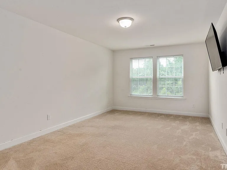 220 Avery Glenn Way — Photo 25