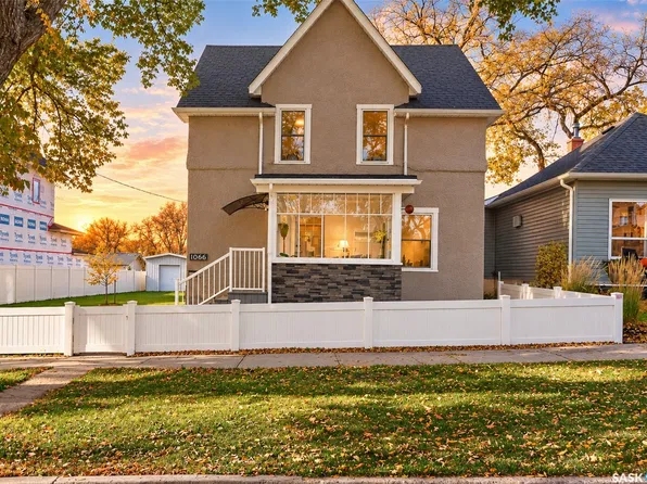 1066 Willow Avenue, Moose Jaw, SK S6H 1G7
