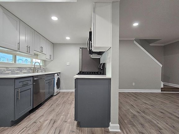 4th image of 3850 Woodhaven Rd Unit 607