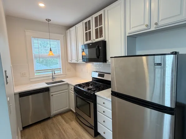 105 11th St #3, Providence, RI 02906