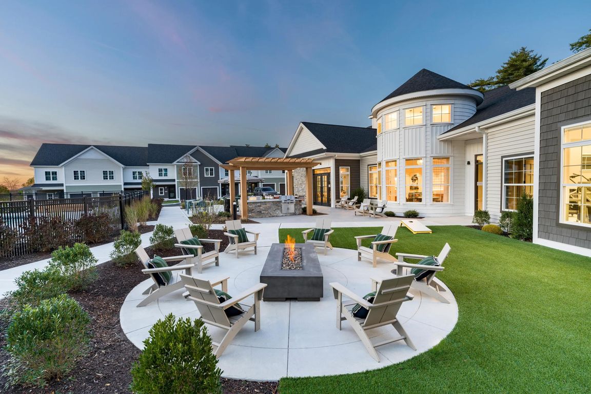 Gather by the fire, grill with neighbors, or unwind under the stars_outdoor moments shine at Modera South Shore.