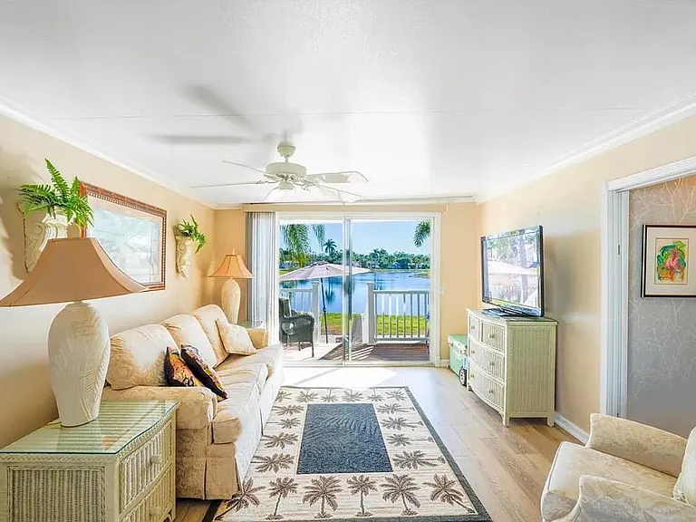 2048 Crystal Lake Dr — Photo 11