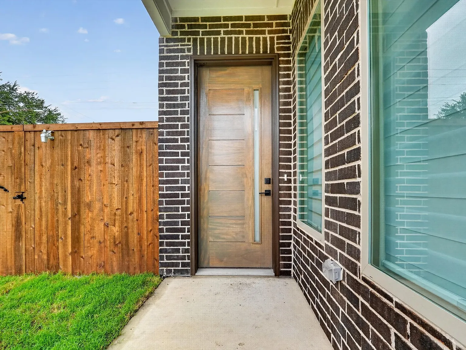 3 bed, 2.5 bath, 1866 sqft, $3,500 — Photo 3