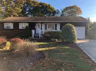 23 Circuit Rd, Bellport, NY 11713