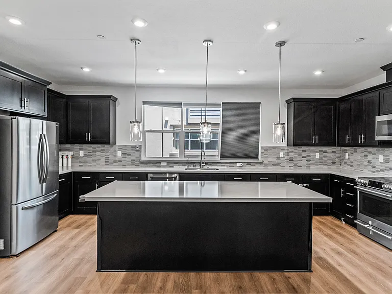 1744 Pedrozzi Cmn — Photo 11