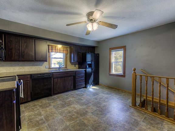 3rd image of 419 W Main St