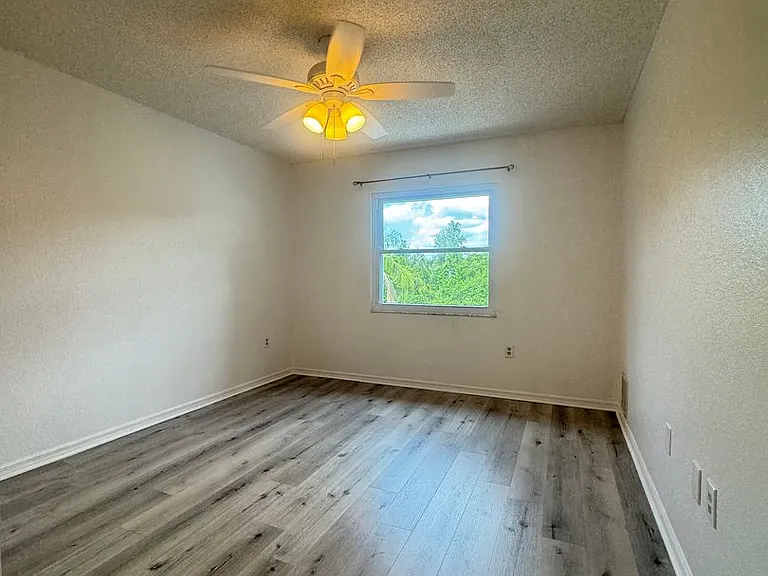 6077 Marella Dr — Photo 25