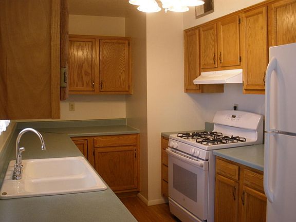 3rd image of 721 Claudine St NE