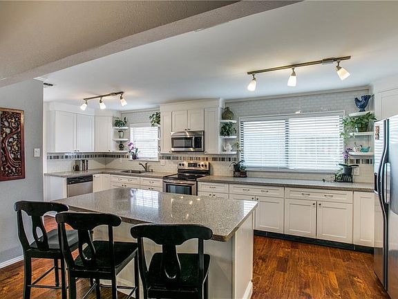 3rd image of 2405 Stone Creek Dr