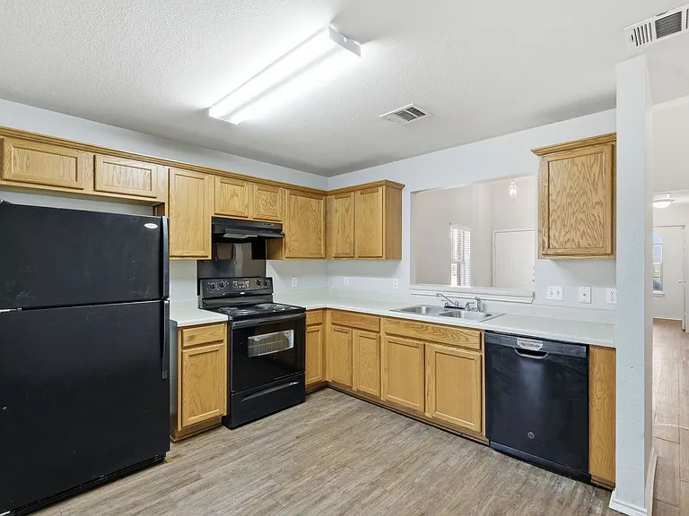 13516 Lyndon B Johnson St — Photo 4