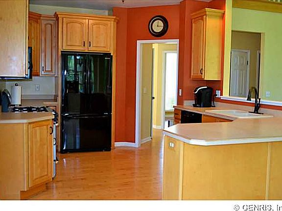 5th image of 71 Jewelberry Dr