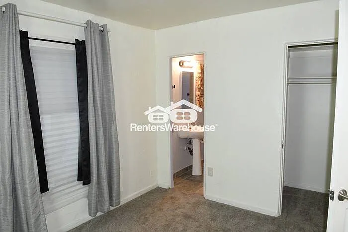2532 E Adams St #8 — Photo 8