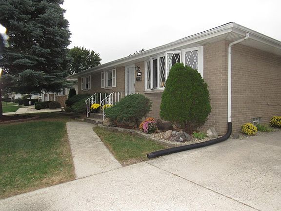 2nd image of 9210 Parkway Dr