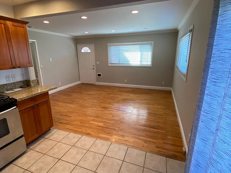 116 W Maple Ave — Photo 5