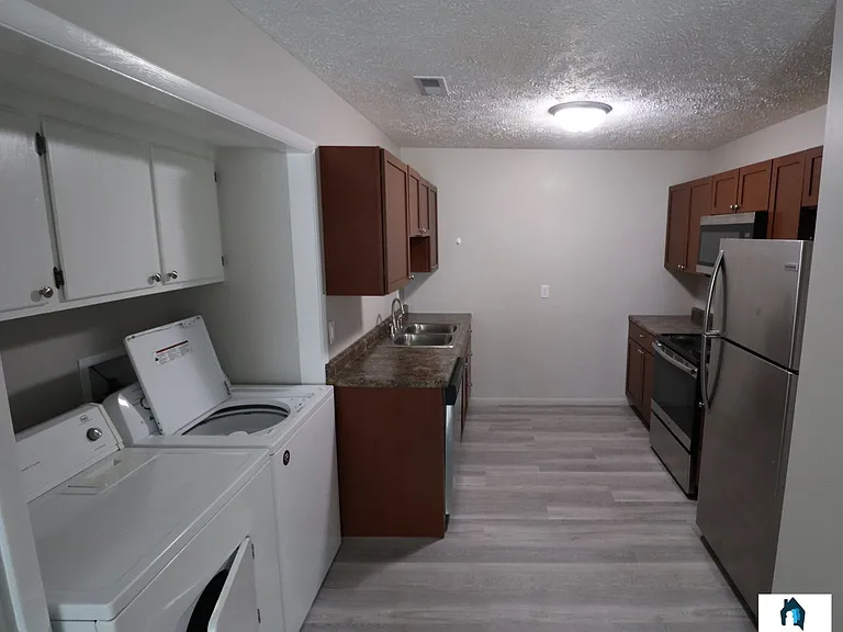 2252 W Street — Photo 3