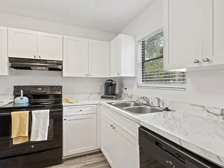2570 Monica Ct — Photo 7