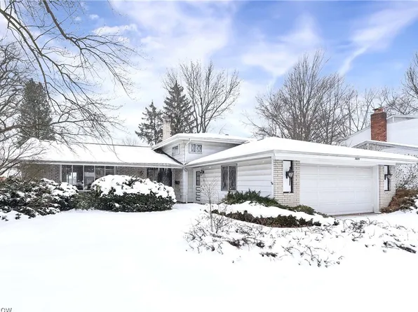 26647 Chapel Hill Dr, North Olmsted, OH 44070