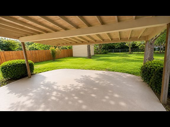 4th image of 2704 Foxcroft Cir