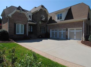 825 Turnberry Forest Ct, Winston Salem, NC 27106
