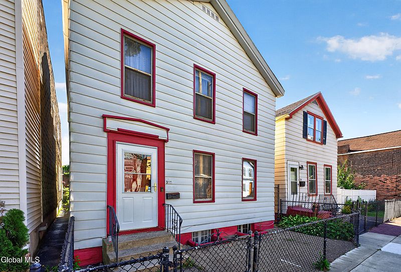 4th image of 322 1st Street
